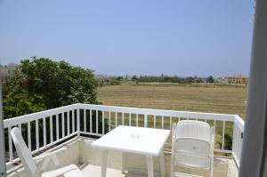 Balkón nebo terasa v ubytování Peaceful Townhouse with private pool near the sea