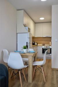 A cozinha ou cozinha compacta de RELAX CENTER Burgas & Free PARKING