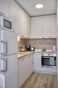 A cozinha ou kitchenette de RELAX CENTER Burgas & Free PARKING