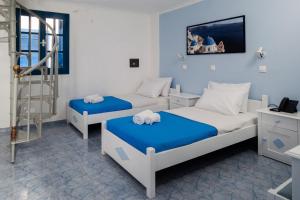 Roula Villa Studios & Apartments客房内的一张或多张床位