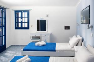 TV a/nebo společenská místnost v ubytování Roula Villa Studios & Apartments