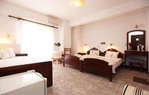 Postel nebo postele na pokoji v ubytování Hotel Fourkos