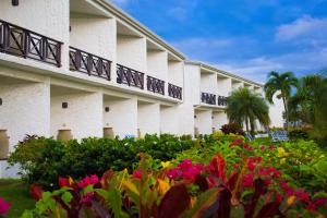 Gallery image of Coyaba Beach Resort in Saint Georgeʼs