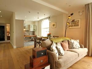 a living room with a couch and a dining room at Harlech Apartments - Bendigeidfran in Harlech