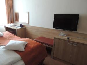 A television and/or entertainment centre at Hotel Club