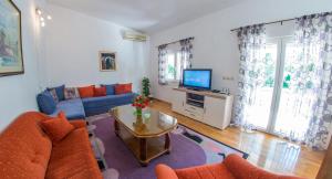 a living room with a couch and a tv at Villa Idila in Mostar
