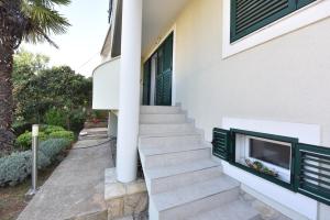 a stairway leading to a house with a fireplace at Apartman MiR in Šibenik