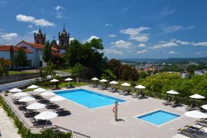 A piscina localizada em Pousada Mosteiro de Guimaraes ou nos arredores