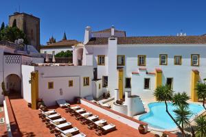 an aerial view of a hotel with a swimming pool at Pousada Convento de Evora in Évora