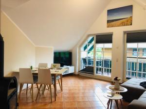 a living room with a table and chairs at Zingst Haus Hugo in Zingst