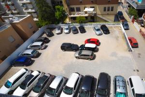 an aerial view of cars parked in a parking lot at Hotel Continental in Caorle