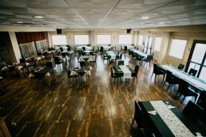 an empty restaurant with tables and chairs in a room at Hotel Villa De Cárcar in Cárcar