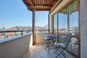 A balcony or terrace at ROMANCE APARTAMENT & Free Parking