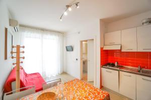 A kitchen or kitchenette at Residence Giuliana