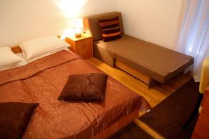 
a hotel room with a bed and a desk at Guesthouse Liska in Mostar

