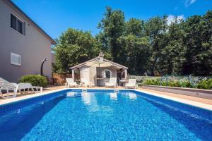 Bazén v ubytování Apartment Villa Antony nebo v jeho okolí
