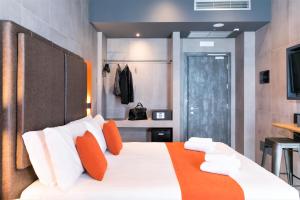 Łóżko lub łóżka w pokoju w obiekcie J24 Hotel Milano