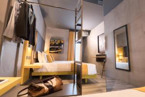 Łóżko lub łóżka w pokoju w obiekcie J24 Hotel Milano