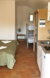 Kuchyňa alebo kuchynka v ubytovaní Resort Beach Nová Živohošť