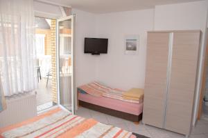 Postel nebo postele na pokoji v ubytování Zielona Okiennica Chillout + 49 fotografií