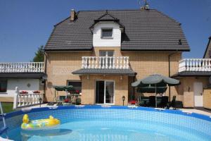 Bazén v ubytování Zielona Okiennica Chillout nebo v jeho okolí