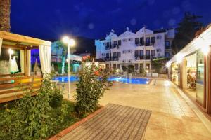 Bazén v ubytování Olympos Hotel - Adults Only nebo v jeho okolí