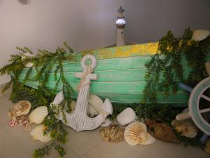 a wooden bench with an anchor and shells on it at Hotel Maravillas del Mundo in Calpe
