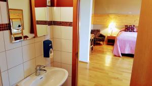 Koupelna v ubytování Hotel Latrabjarg