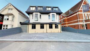 Gallery image of Beautiful Brand New Apartment near the BEACH in Bournemouth