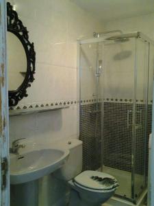 A bathroom at Casa Leon Még 34 kép