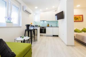 Kuchnia lub aneks kuchenny w obiekcie 2sis apartments