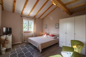 Postel nebo postele na pokoji v ubytování Apartments Mardešić + 27 fotografií