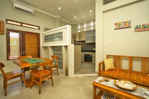 a kitchen and dining room with a table and chairs at Ramù Villa in Kuta Lombok