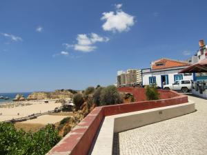 ポルティマンにあるCasa Encantada - Praia da Rochaのギャラリーの写真