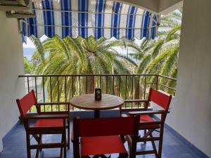 a table and chairs with a view of a balcony at Apartmani i sobe Goca in Herceg-Novi