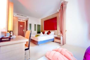 
Кровать или кровати в номере Andatel Grande Patong Phuket

