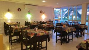 Reštaurácia alebo iné gastronomické zariadenie v ubytovaní Villa Caracol