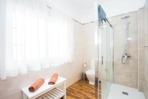 Bilik mandi di Apartamento Juan y Juani Lanzarote WiFi Free +32 gambar