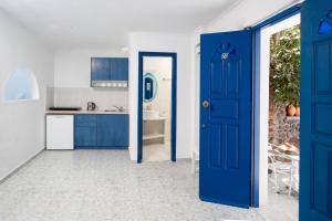 Roula Villa Studios & Apartments的厨房或小厨房