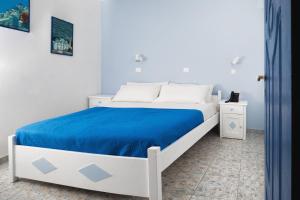 Roula Villa Studios & Apartments客房内的一张或多张床位