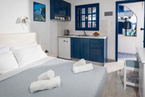 Roula Villa Studios & Apartments客房内的一张或多张床位