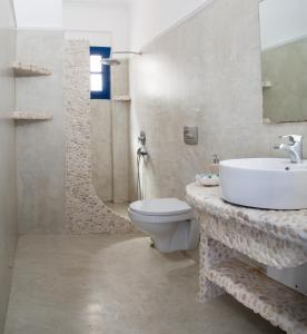 Roula Villa Studios & Apartments的一间浴室