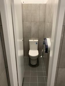 Garden Hotel的一间浴室