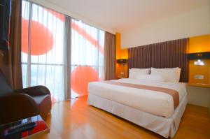 Postel nebo postele na pokoji v ubytování Empire Hotel Subang
