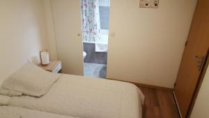 Postel nebo postele na pokoji v ubytování Hôtel Confort