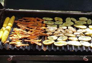 a grill with carrots and other vegetables on it at Posada y Cabañas "Finca El Rincón de Lunlunta" in Mendoza