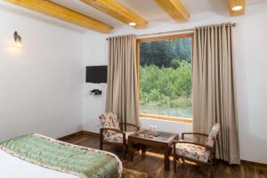 A bed or beds in a room at Hotel Delfryn