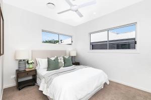 Voodi või voodid majutusasutuse Park Avenue Townhouse Retreat Brisbane Sleeps 10 toas