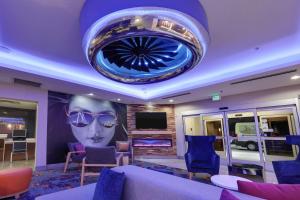 a living room with a large blue chandelier at La Quinta by Wyndham Dallas Love Field in Dallas