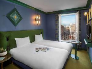 a bedroom with a large white bed and a window at ibis Styles Paris Nation Cours de Vincennes in Paris